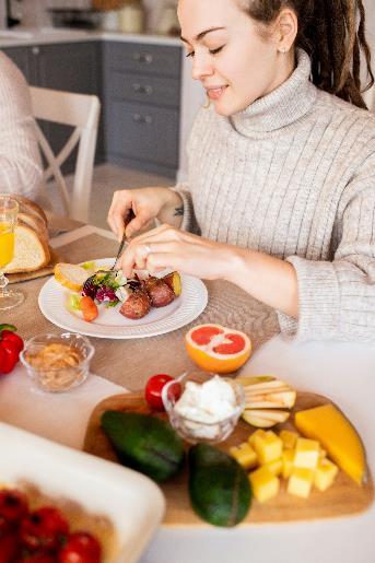 woman eating salad